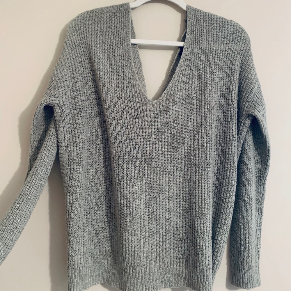Sweater with crossed back